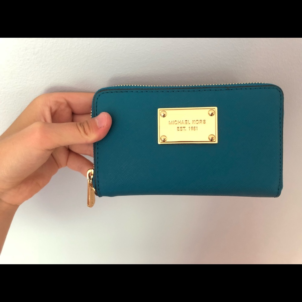 MICHAEL KORS blue wristlet